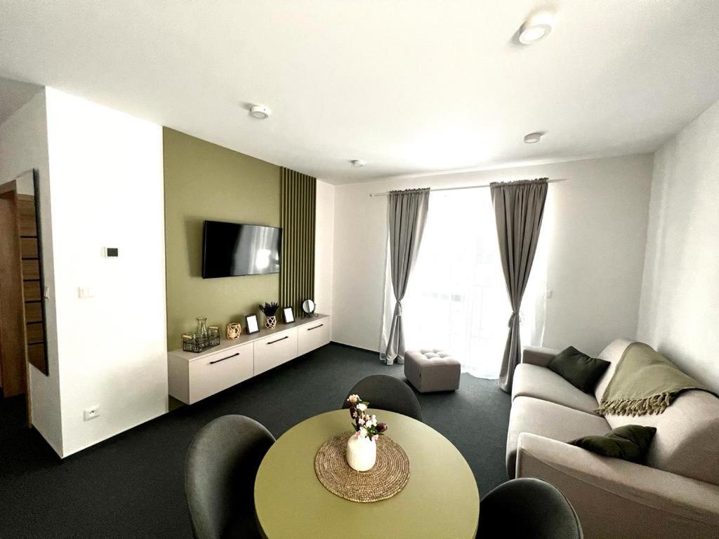 Urban Green Apartment Липтовски-Микулаш Экстерьер фото